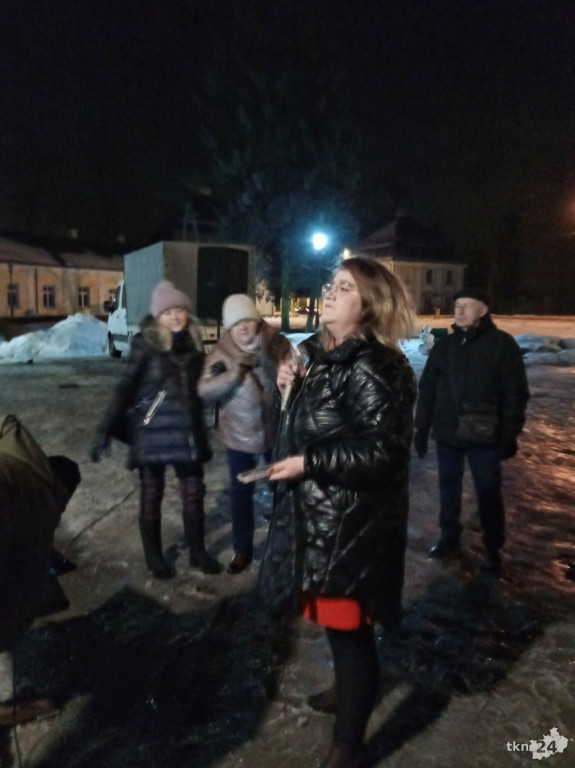 Przyjaciele postawili symboliczną choinkę dla Bruna pod UMiG Końskie [zdjęcia]