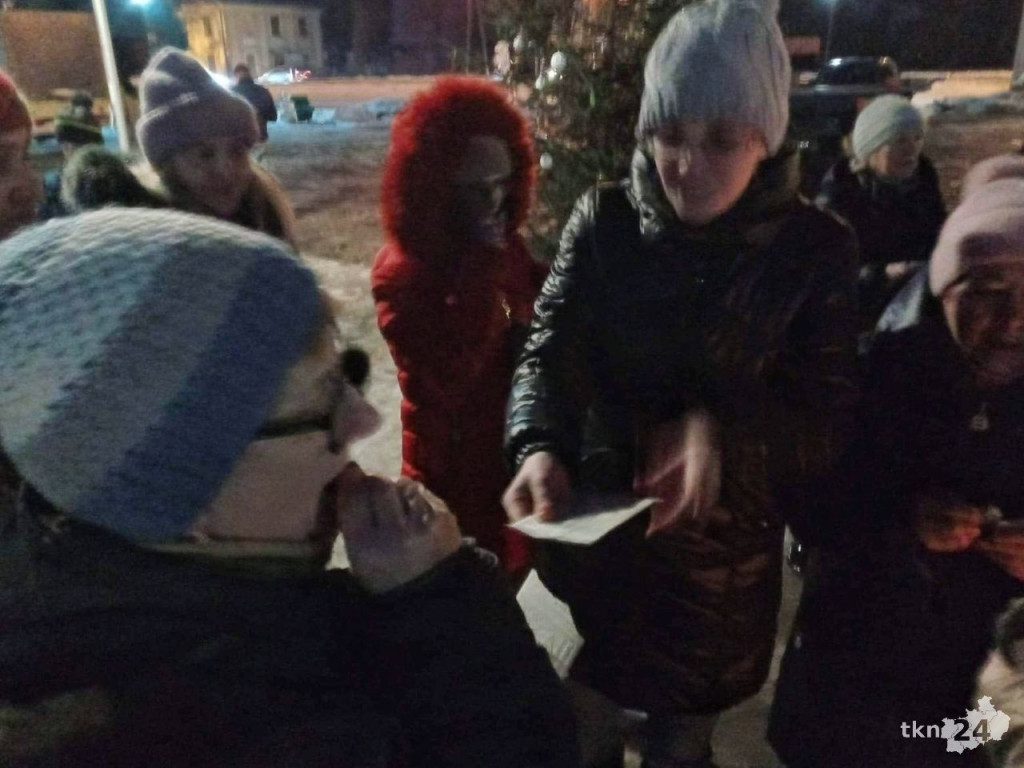 Przyjaciele postawili symboliczną choinkę dla Bruna pod UMiG Końskie [zdjęcia]