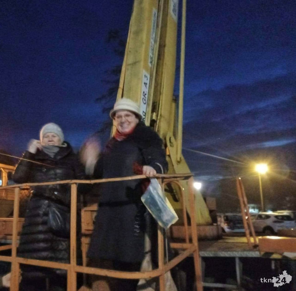 Przyjaciele postawili symboliczną choinkę dla Bruna pod UMiG Końskie [zdjęcia]