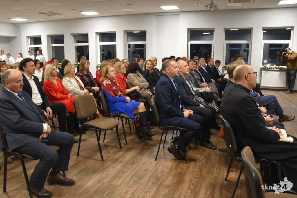 Powiatowa Wigilia w nowej sali konferencyjnej starostwa [wideo, zdjęcia]