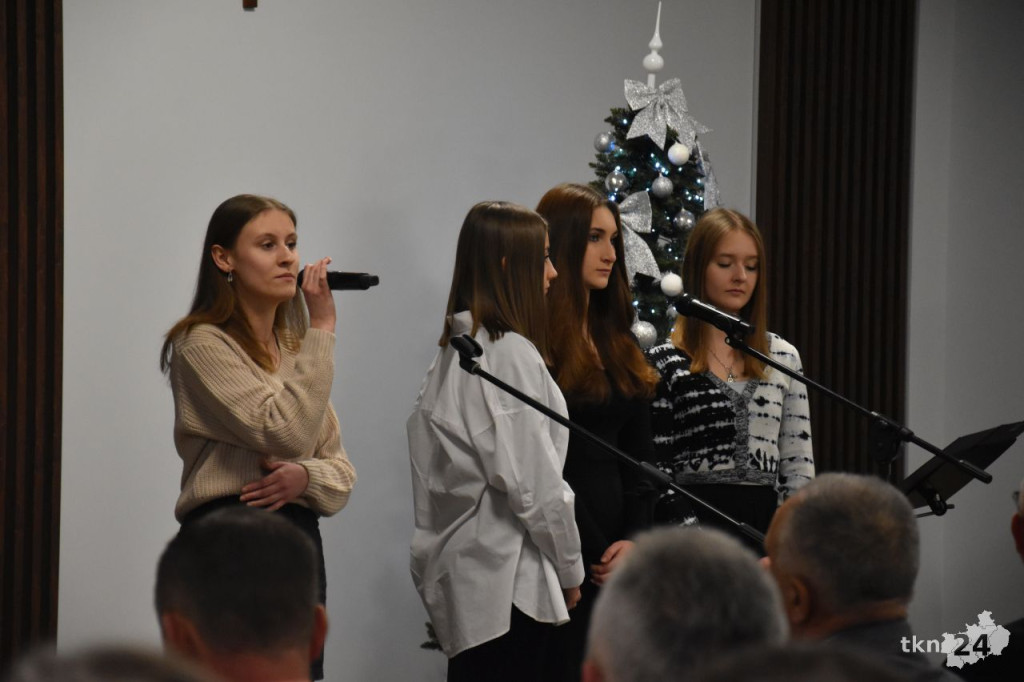 Powiatowa Wigilia w nowej sali konferencyjnej starostwa [wideo, zdjęcia]