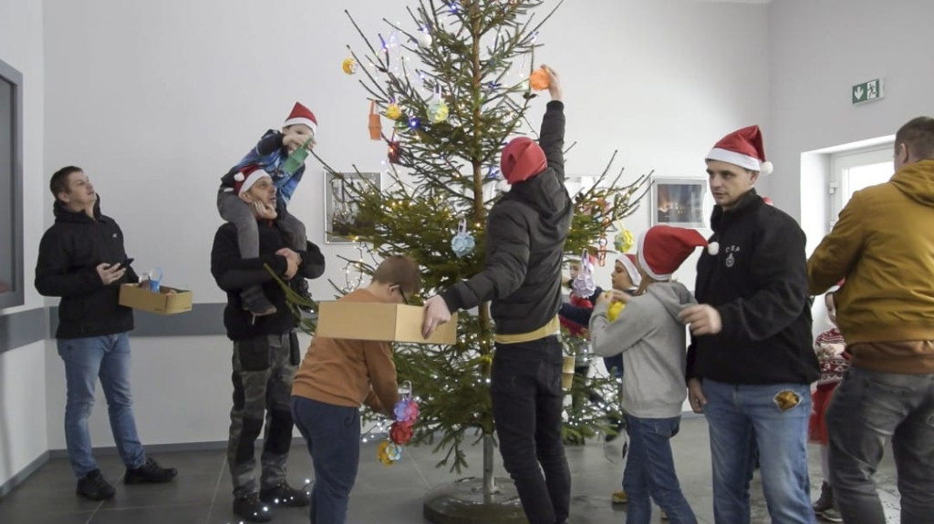 Czermińscy strażacy integrują i edukują na święta [wideo, zdjęcia]