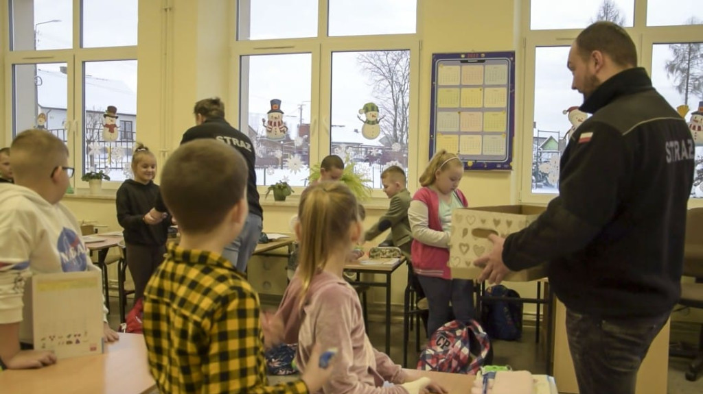Czermińscy strażacy integrują i edukują na święta [wideo, zdjęcia]