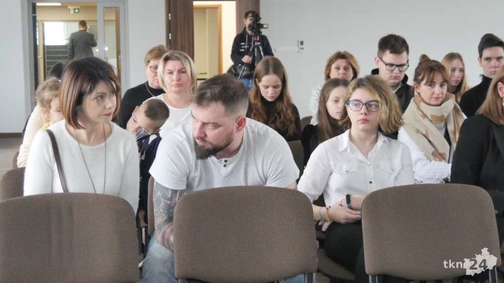 Kartka na gwiazdkę. Władze powiatu nagrodziły zwycięzców konkursu [wideo, zdjęcia]