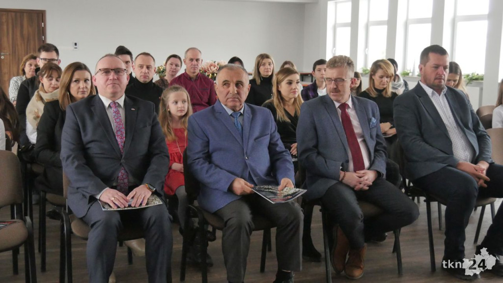 Kartka na gwiazdkę. Władze powiatu nagrodziły zwycięzców konkursu [wideo, zdjęcia]