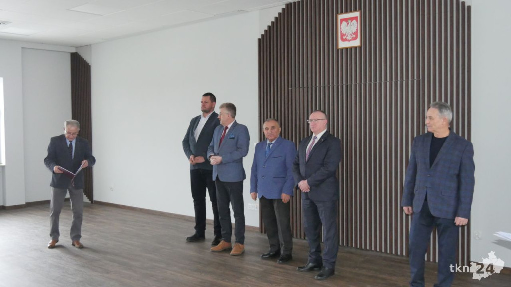 Kartka na gwiazdkę. Władze powiatu nagrodziły zwycięzców konkursu [wideo, zdjęcia]