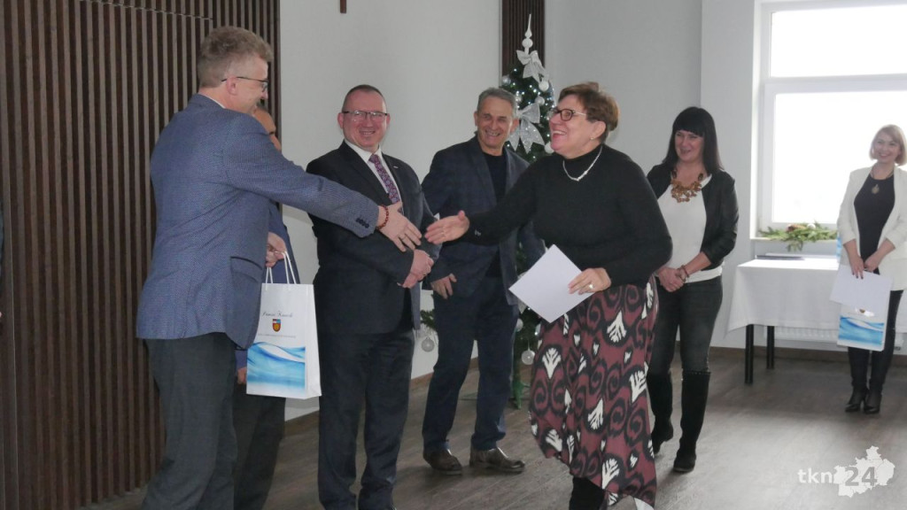 Kartka na gwiazdkę. Władze powiatu nagrodziły zwycięzców konkursu [wideo, zdjęcia]