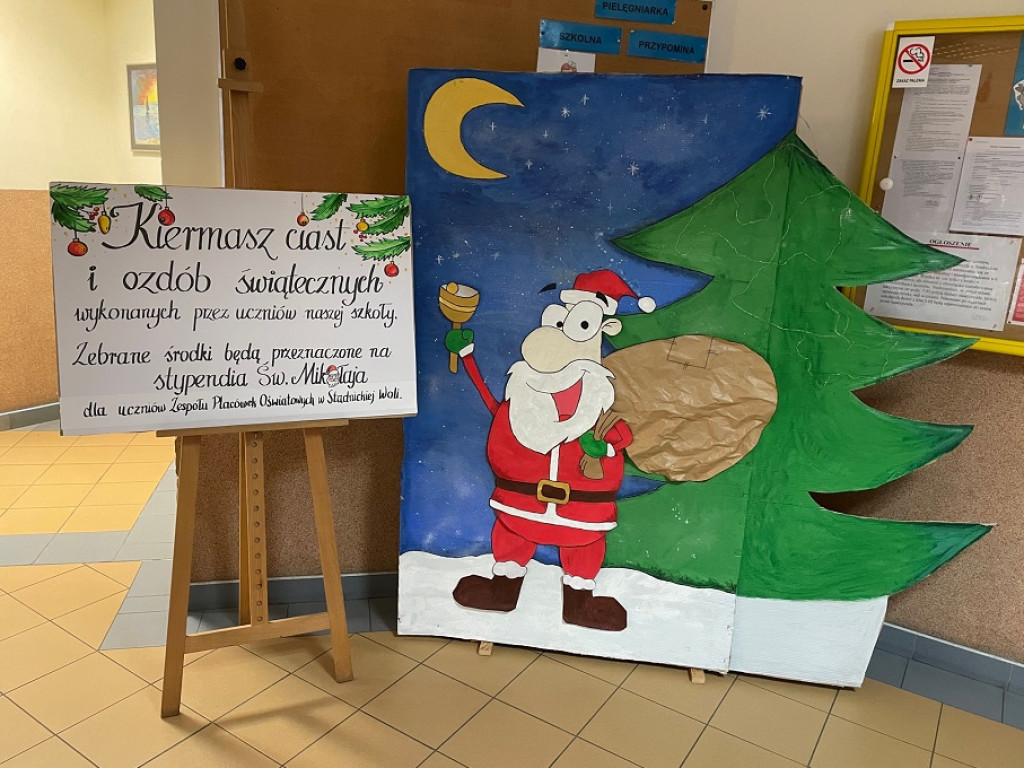 Urządzili kiermasz by zarobić na stypendia [zdjęcia]
