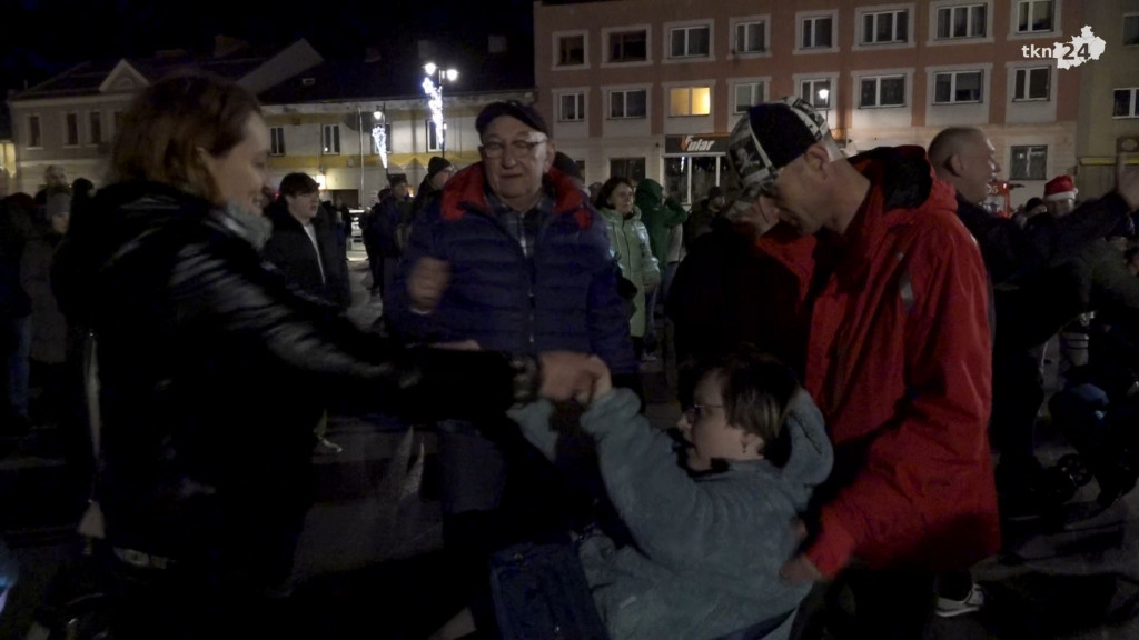 Pełny rynek ludzi, muzyka, lasery. Tak powitaliśmy Nowy Rok! [wideo, zdjęcia]