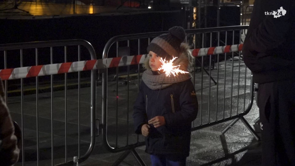 Pełny rynek ludzi, muzyka, lasery. Tak powitaliśmy Nowy Rok! [wideo, zdjęcia]