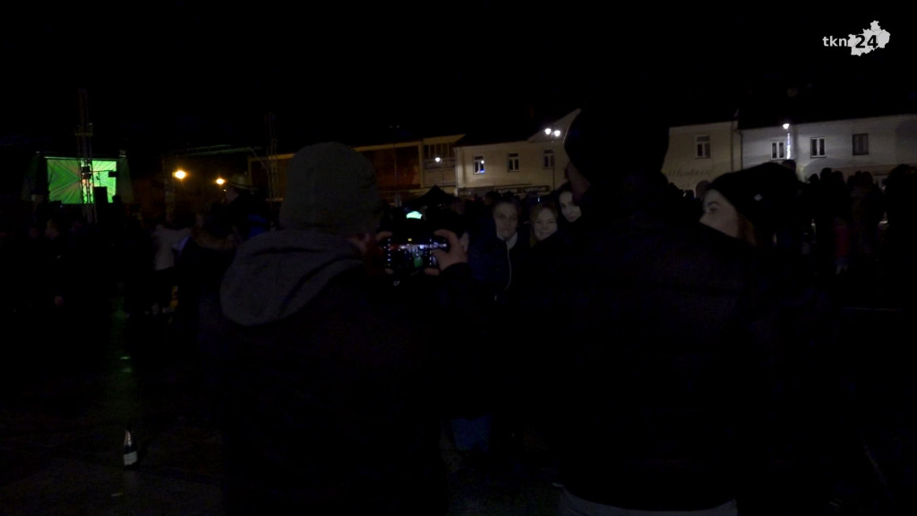 Pełny rynek ludzi, muzyka, lasery. Tak powitaliśmy Nowy Rok! [wideo, zdjęcia]