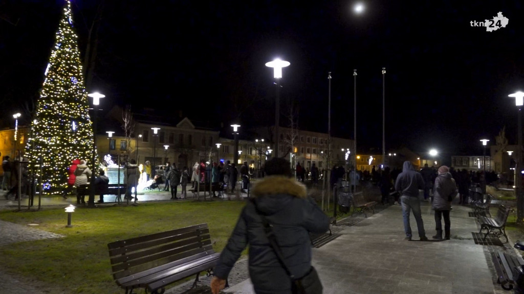 Pełny rynek ludzi, muzyka, lasery. Tak powitaliśmy Nowy Rok! [wideo, zdjęcia]