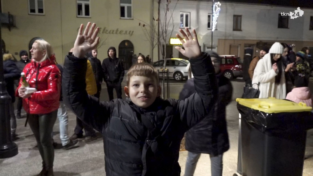 Pełny rynek ludzi, muzyka, lasery. Tak powitaliśmy Nowy Rok! [wideo, zdjęcia]