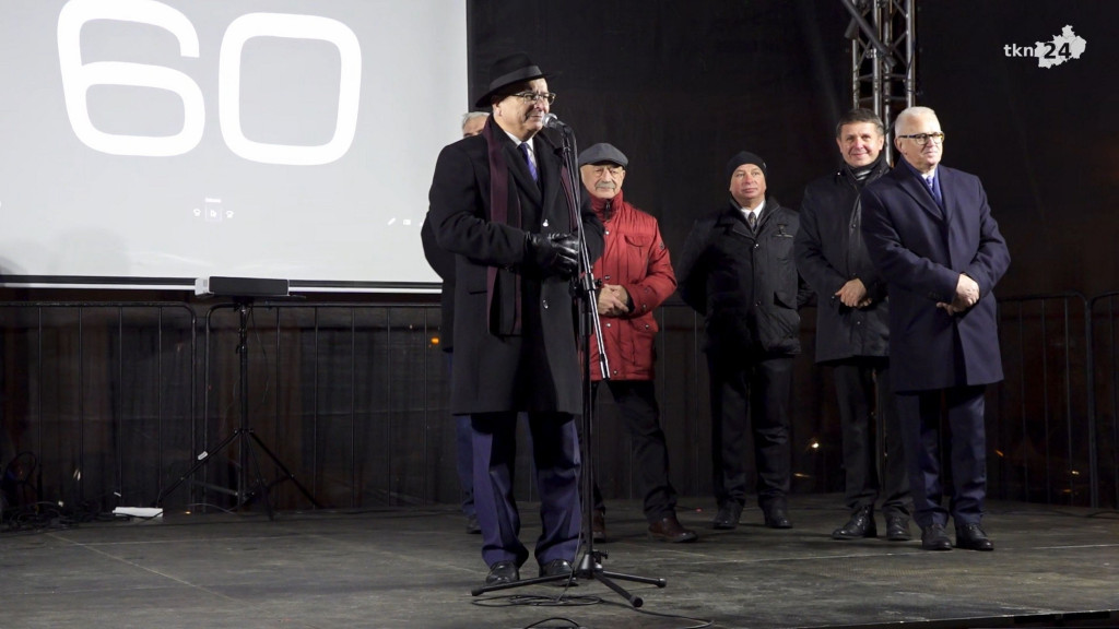 Pełny rynek ludzi, muzyka, lasery. Tak powitaliśmy Nowy Rok! [wideo, zdjęcia]