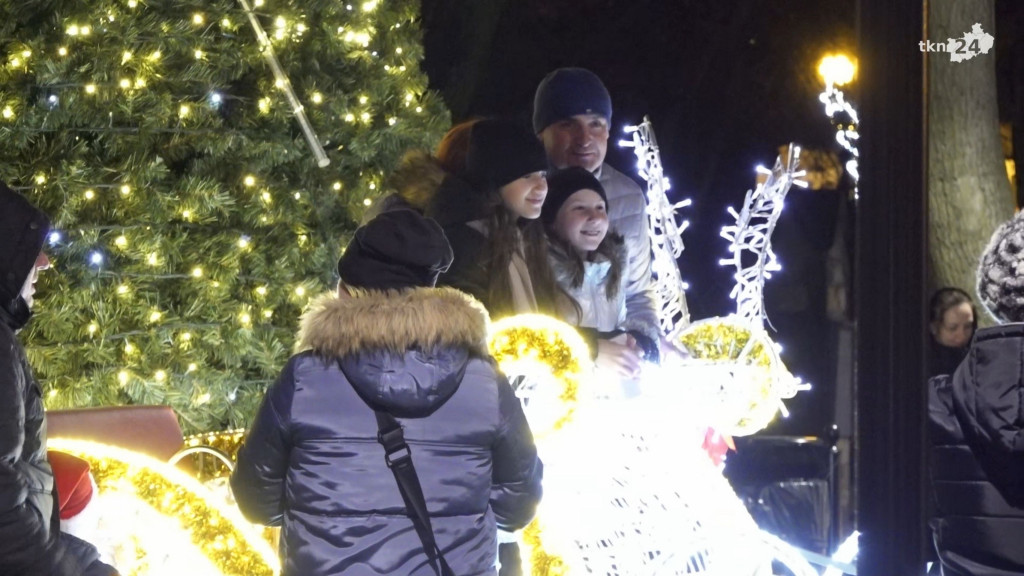 Pełny rynek ludzi, muzyka, lasery. Tak powitaliśmy Nowy Rok! [wideo, zdjęcia]