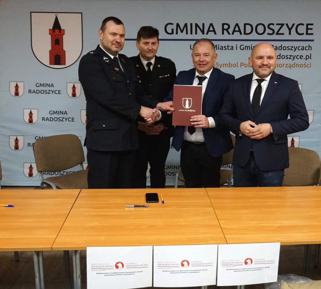 Strażacy z gminy Radoszyce ze sprzętem z Ministerstwa Sprawiedliwości [zdjęcia]