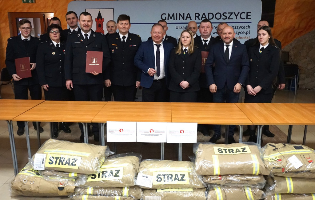 Strażacy z gminy Radoszyce ze sprzętem z Ministerstwa Sprawiedliwości [zdjęcia]