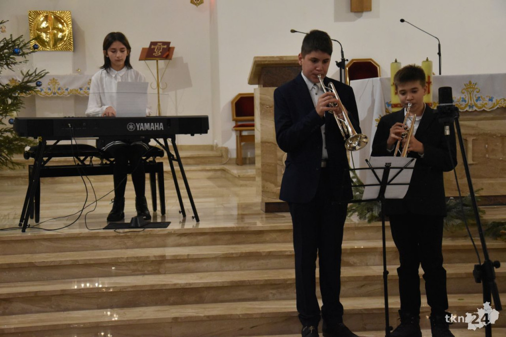 Kolędowy koncert uczniów koneckiej szkoły muzycznej [fotorelacja]