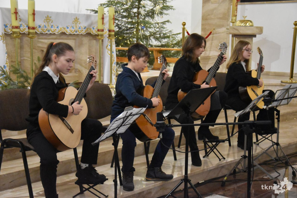 Kolędowy koncert uczniów koneckiej szkoły muzycznej [fotorelacja]