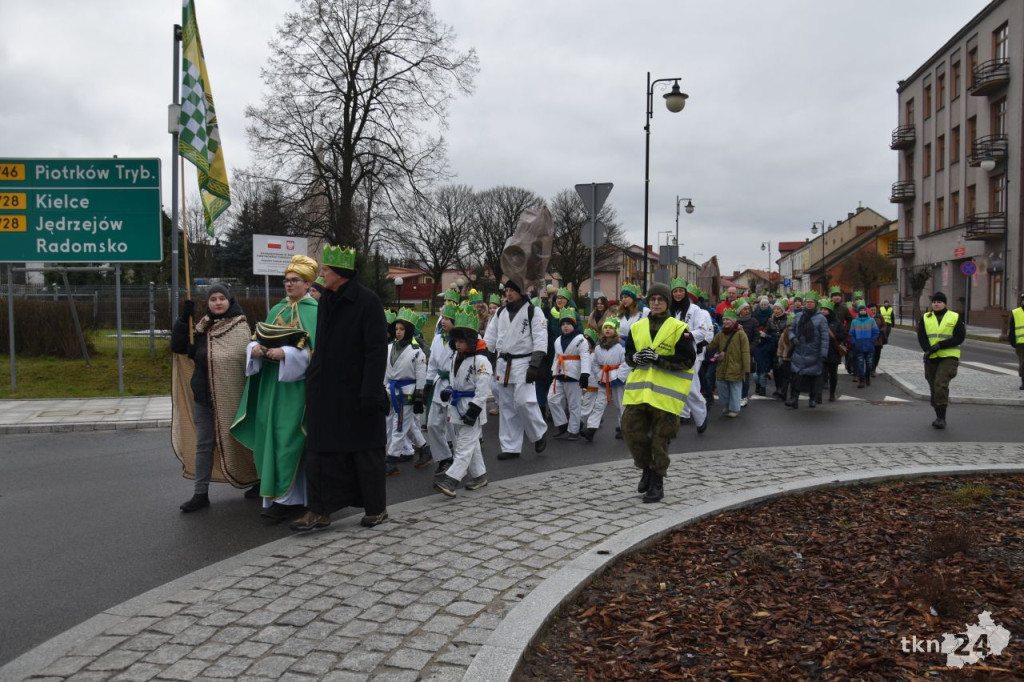 Trzej Królowie przybyli na konecki rynek [wideo, zdjęcia]