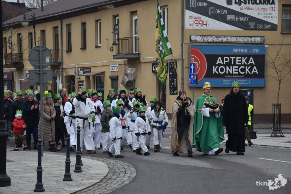 Trzej Królowie przybyli na konecki rynek [wideo, zdjęcia]