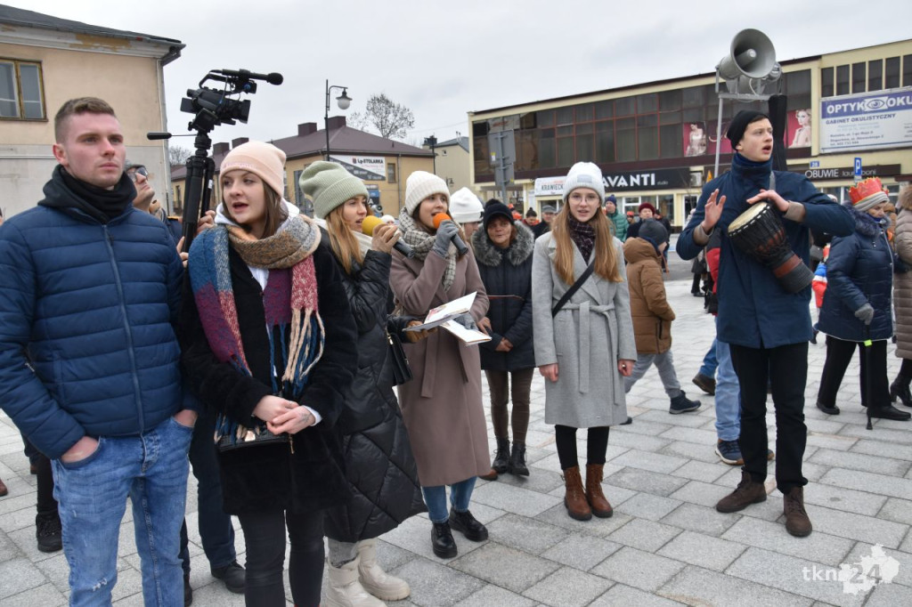 Trzej Królowie przybyli na konecki rynek [wideo, zdjęcia]