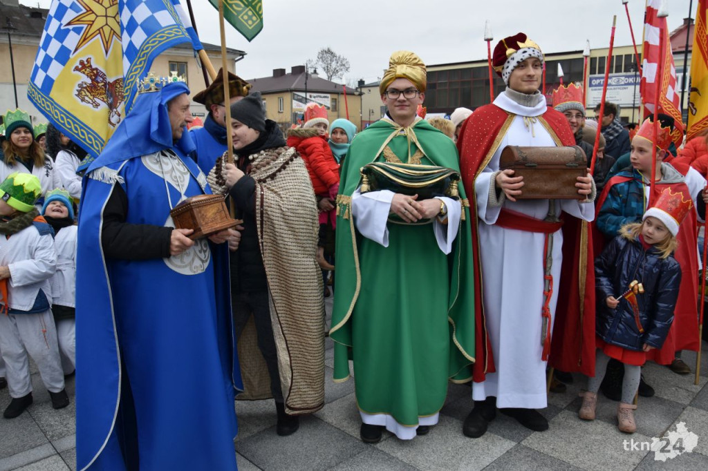 Trzej Królowie przybyli na konecki rynek [wideo, zdjęcia]
