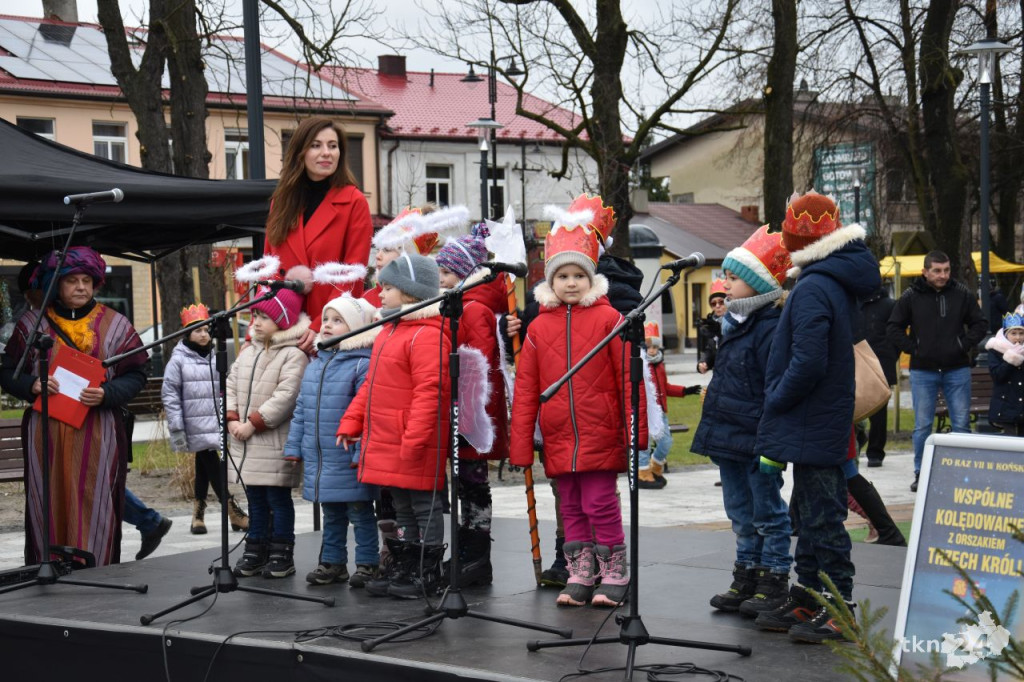Trzej Królowie przybyli na konecki rynek [wideo, zdjęcia]