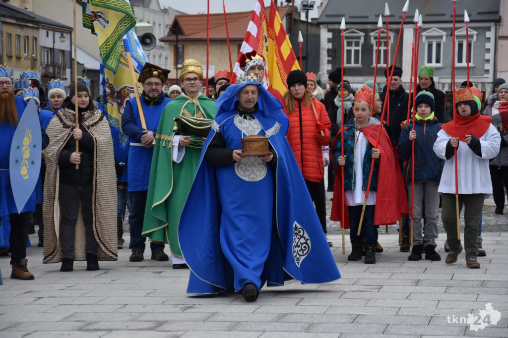 Trzej Królowie przybyli na konecki rynek [wideo, zdjęcia]