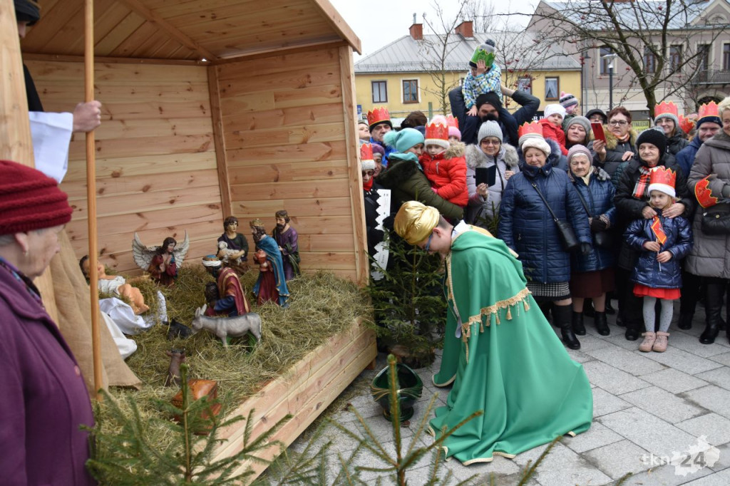Trzej Królowie przybyli na konecki rynek [wideo, zdjęcia]
