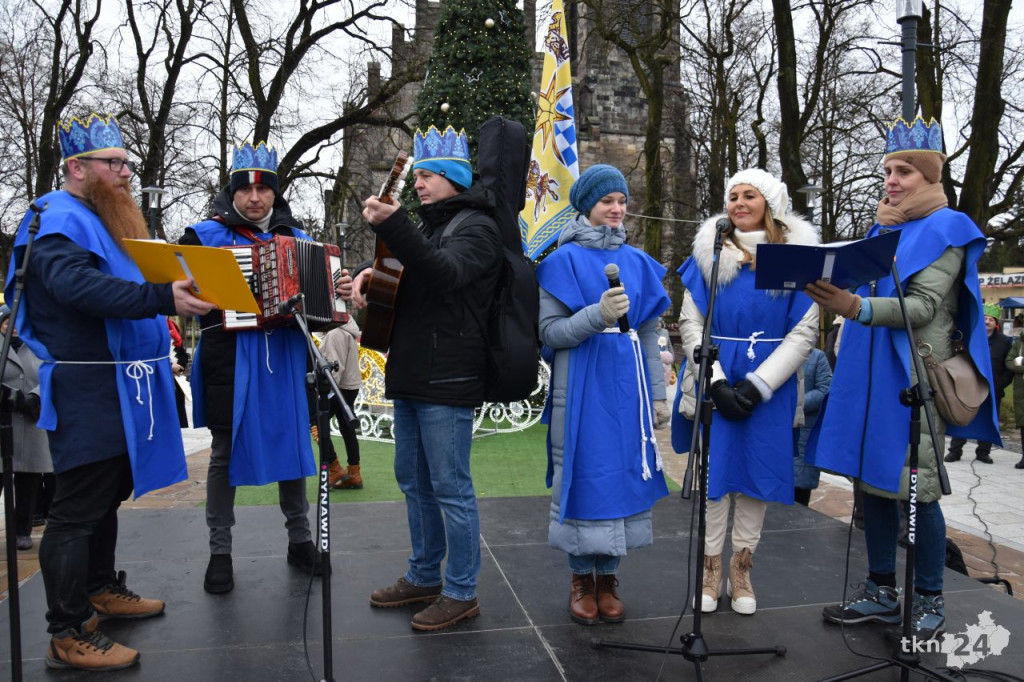 Trzej Królowie przybyli na konecki rynek [wideo, zdjęcia]
