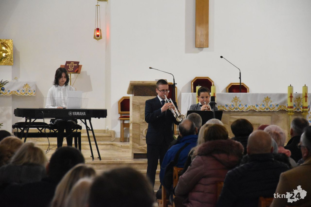 Nastrojowy Koncert Kolęd i Pastorałek w Końskich [wideo, zdjęcia]