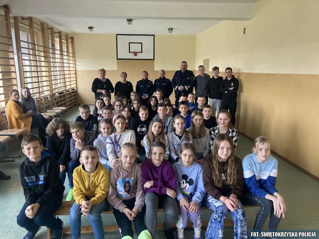 Profilaktyczne spotkanie z Policją w Szkole Podstawowej w Kłucku [zdjęcia]