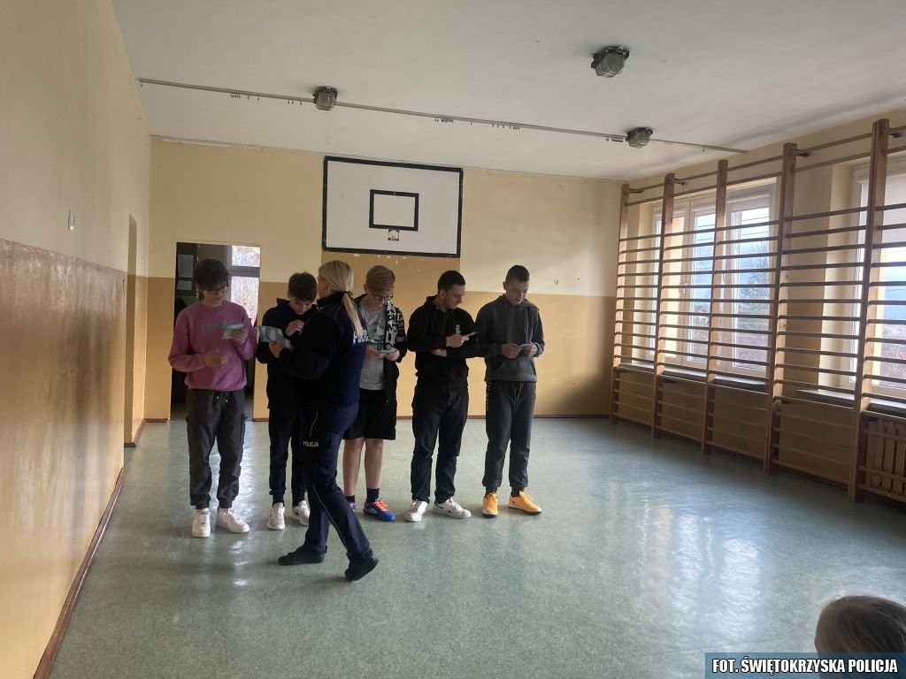 Profilaktyczne spotkanie z Policją w Szkole Podstawowej w Kłucku [zdjęcia]