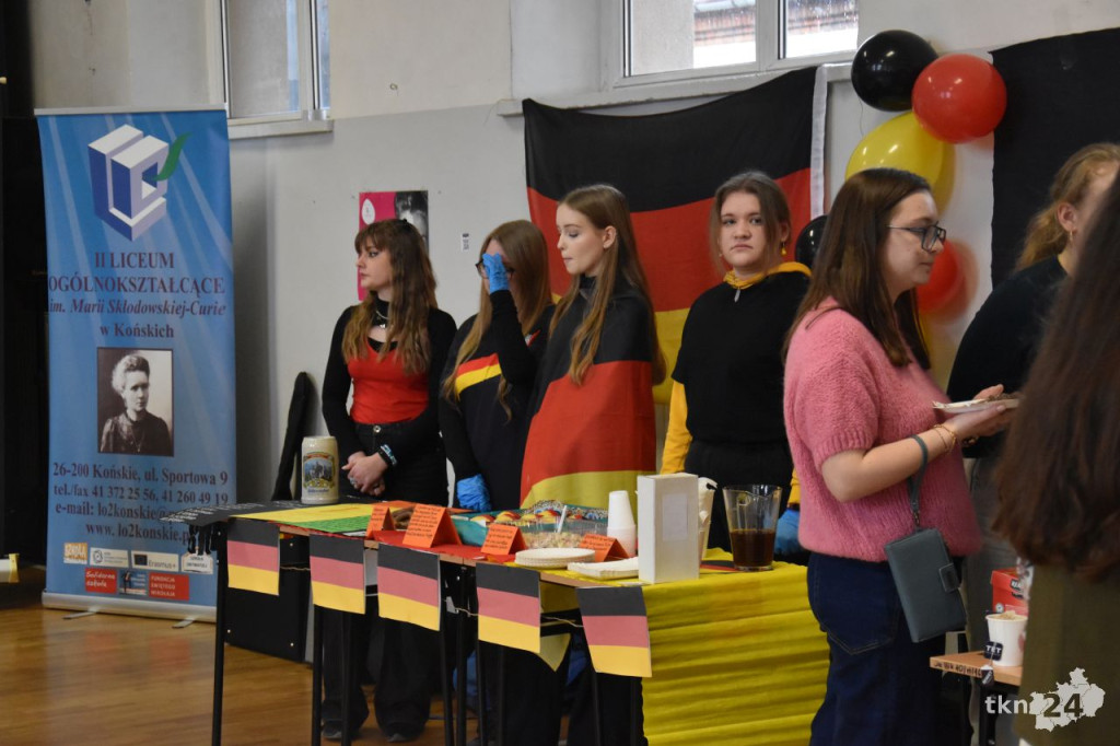 Barwny Dzień Języków Obcych w Nowym Ogólniaku w Końskich [wideo, zdjęcia]