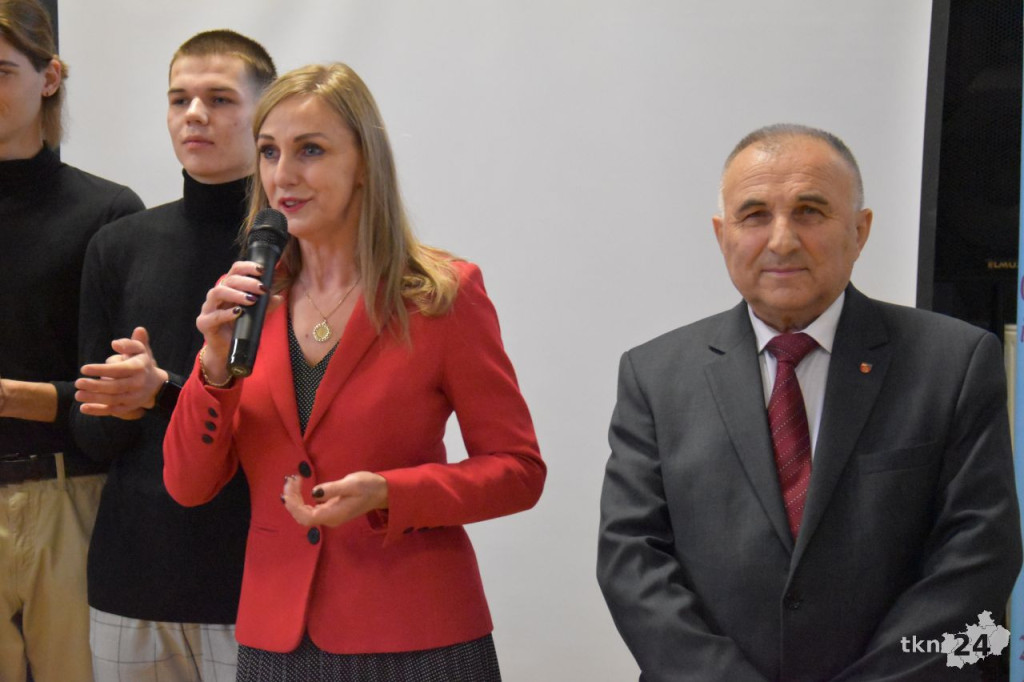Barwny Dzień Języków Obcych w Nowym Ogólniaku w Końskich [wideo, zdjęcia]