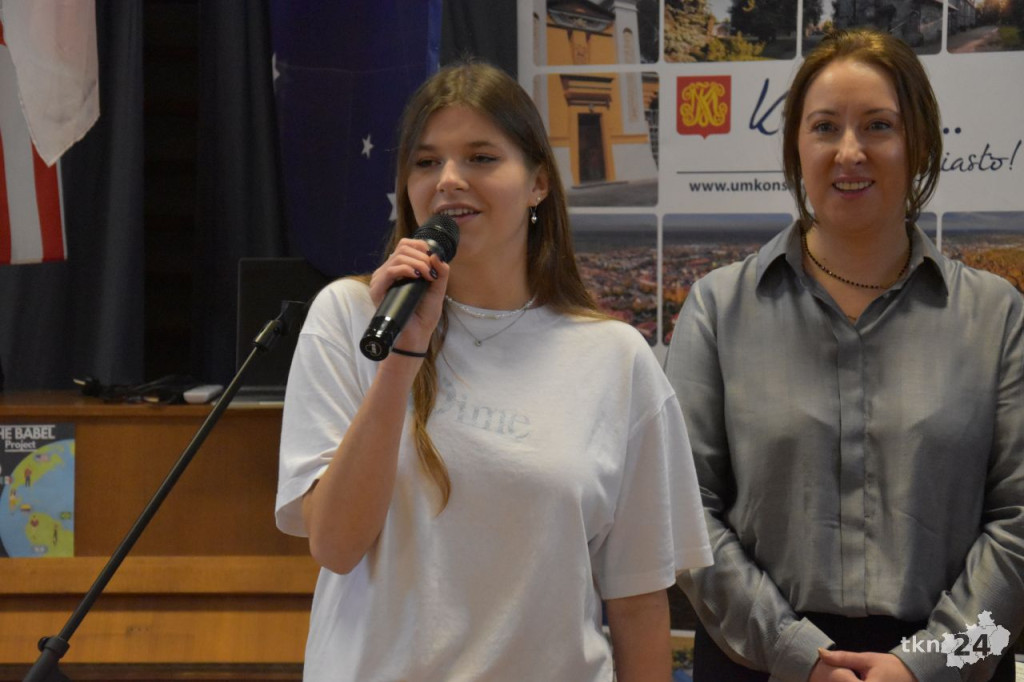 Barwny Dzień Języków Obcych w Nowym Ogólniaku w Końskich [wideo, zdjęcia]