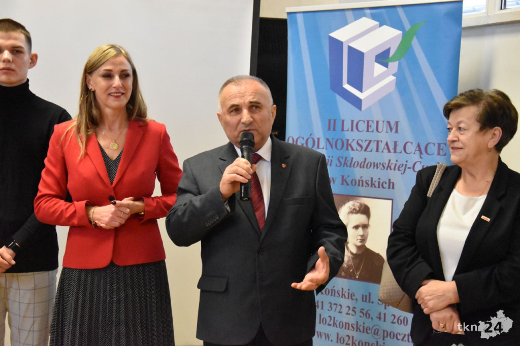 Barwny Dzień Języków Obcych w Nowym Ogólniaku w Końskich [wideo, zdjęcia]