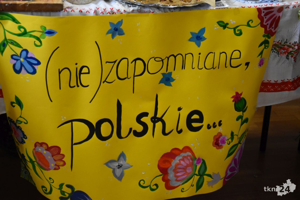 Barwny Dzień Języków Obcych w Nowym Ogólniaku w Końskich [wideo, zdjęcia]