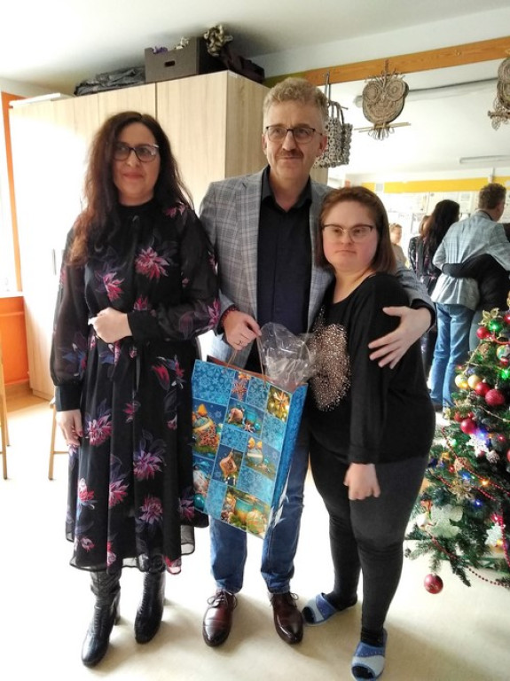 Uczestnicy PŚDS w Stąporkowie z upominkami od starosty [zdjęcia]