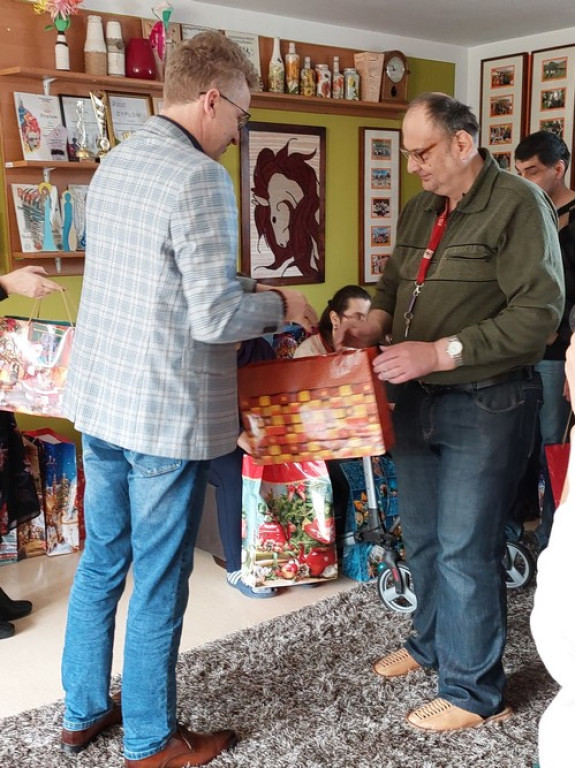 Uczestnicy PŚDS w Stąporkowie z upominkami od starosty [zdjęcia]