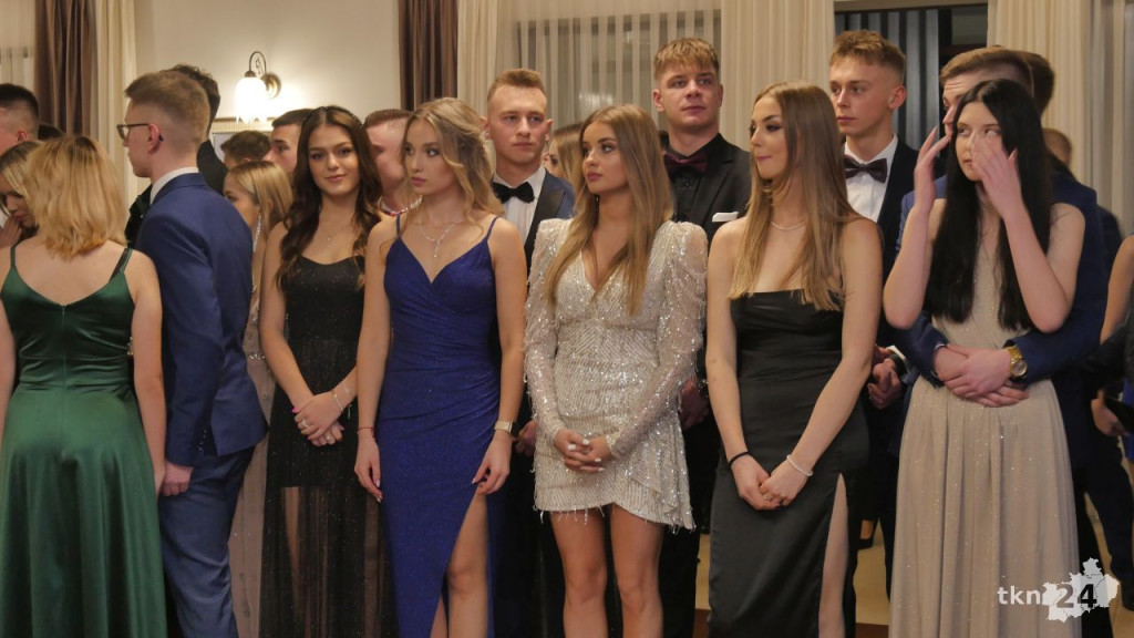 Studniówka 2023 ZSP 1 Końskie [skrót wideo, fotorelacja]