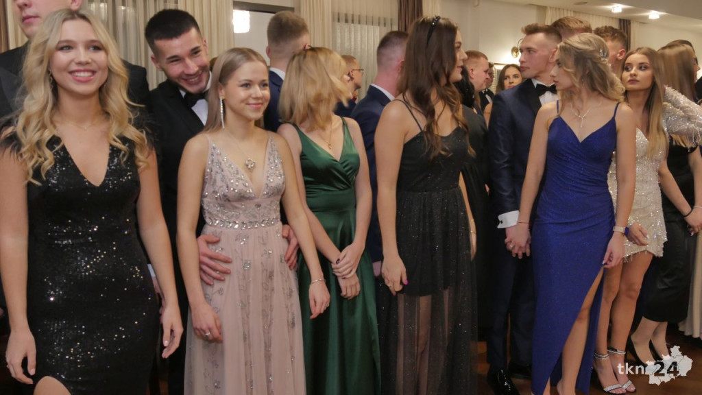 Studniówka 2023 ZSP 1 Końskie [skrót wideo, fotorelacja]