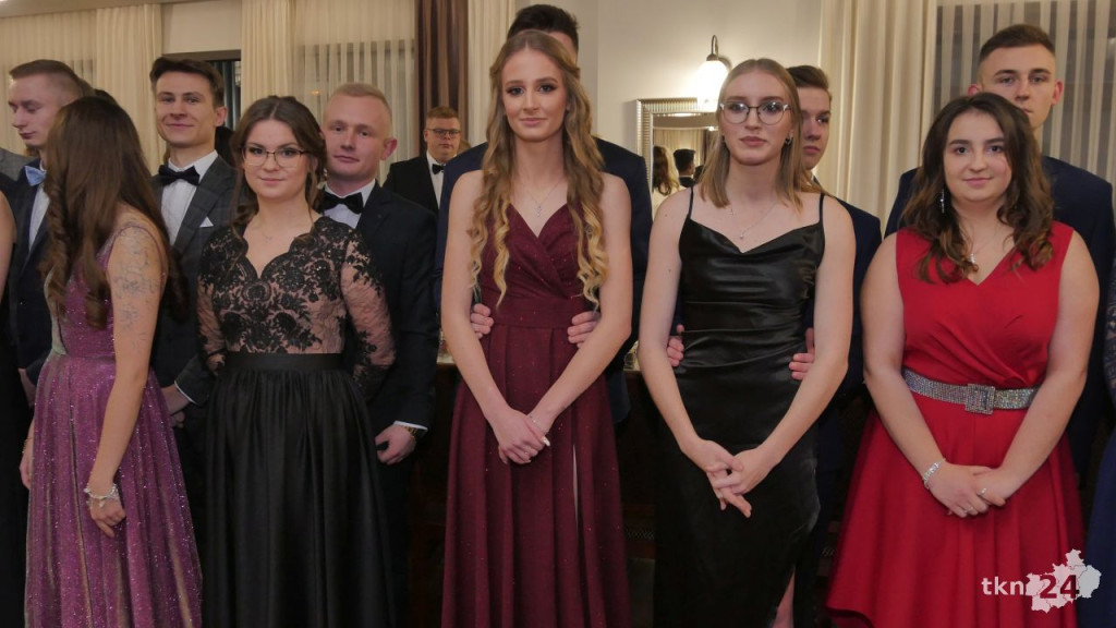 Studniówka 2023 ZSP 1 Końskie [skrót wideo, fotorelacja]