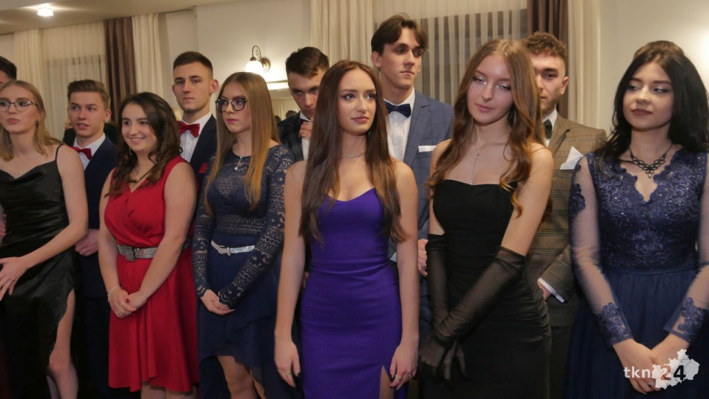 Studniówka 2023 ZSP 1 Końskie [skrót wideo, fotorelacja]