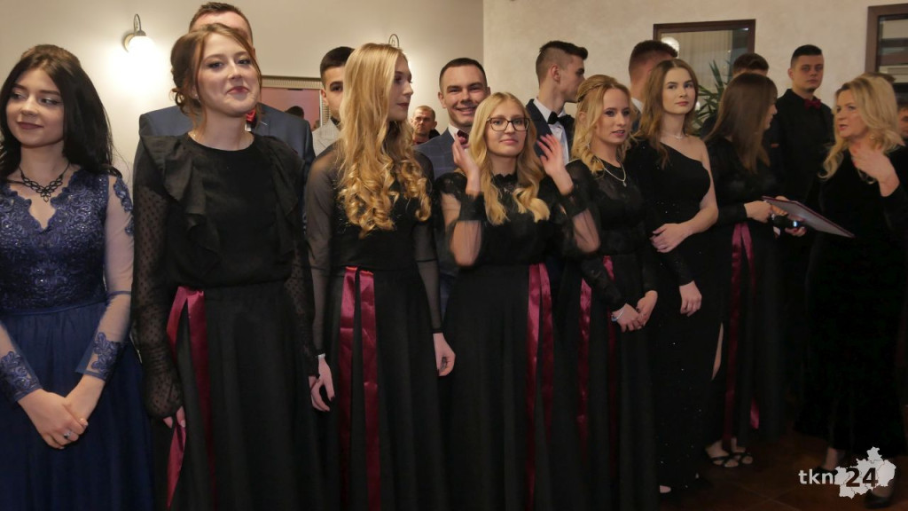 Studniówka 2023 ZSP 1 Końskie [skrót wideo, fotorelacja]