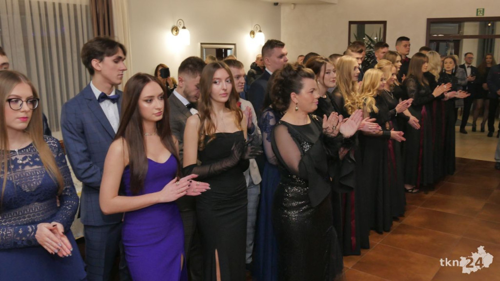 Studniówka 2023 ZSP 1 Końskie [skrót wideo, fotorelacja]