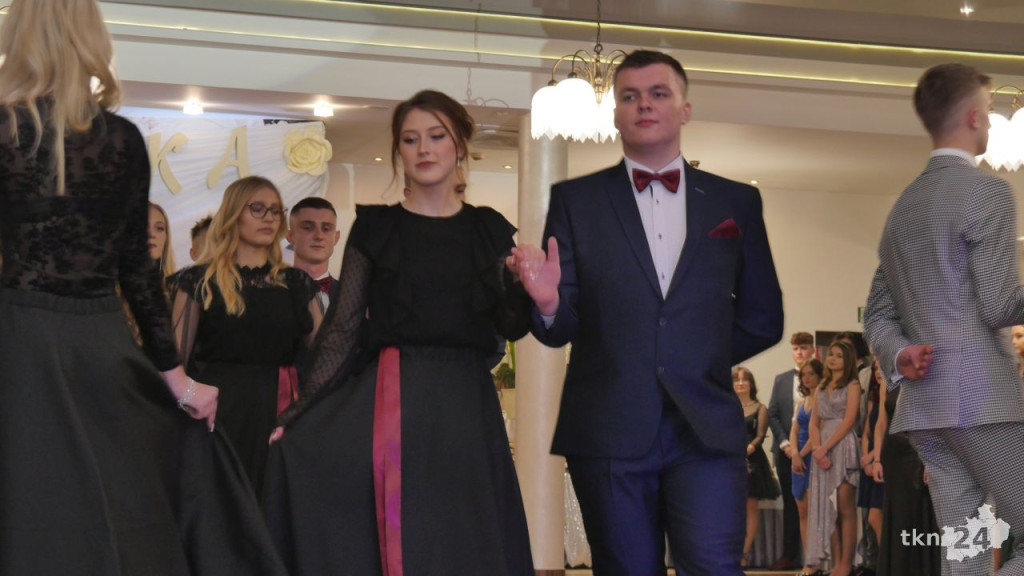 Studniówka 2023 ZSP 1 Końskie [skrót wideo, fotorelacja]