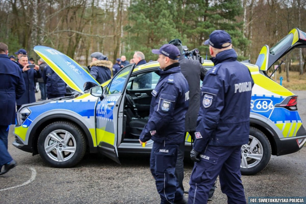 Policja z Końskich dostanie dwa nieoznakowane radiowozy [zdjęcia]