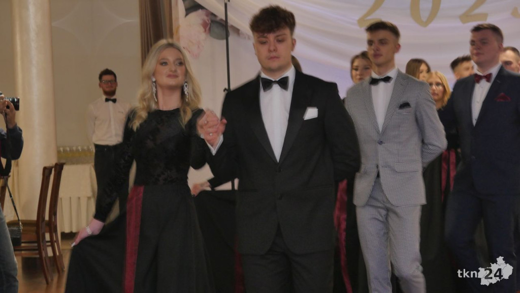 Studniówka 2023 ZSP 1 Końskie [skrót wideo, fotorelacja]
